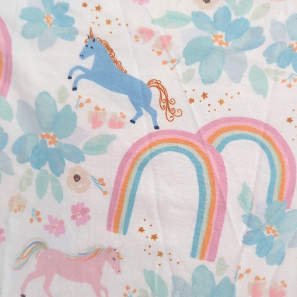 Copper Pearl Multi-Use Seat Cover Whimsy Pattern Rainbows & Unicorns - Picture 2 of 5